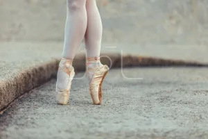 Close up of legs of ballet dancer on pointe