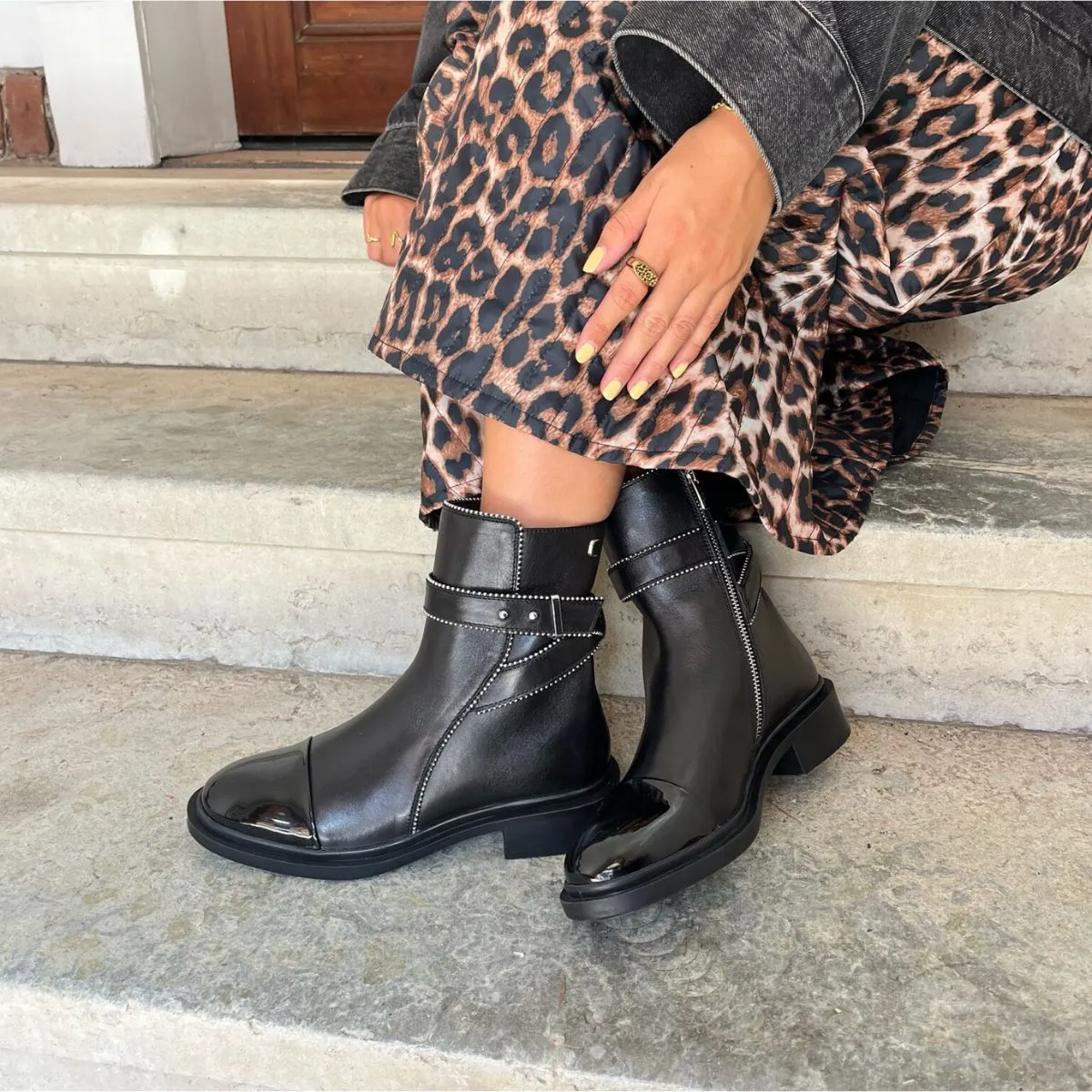 My Moves leather boot black/w patent toe